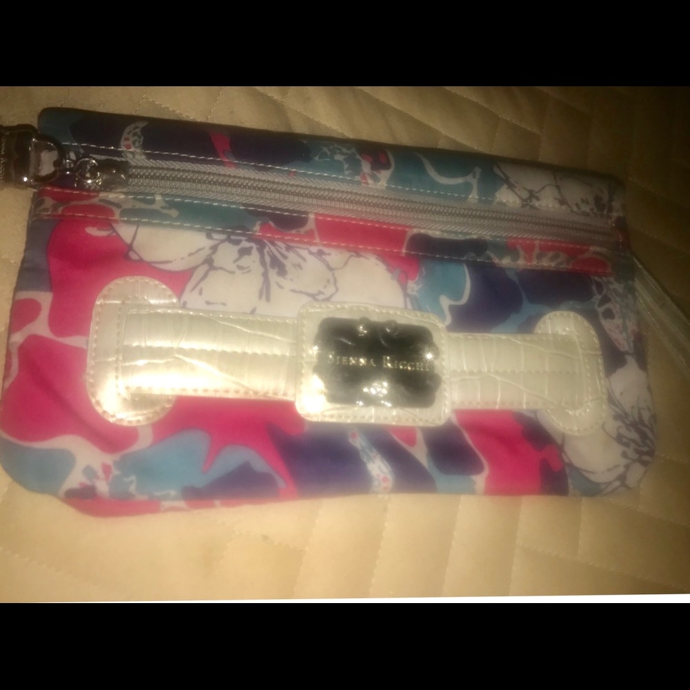 SIENNA RICCHI WRISTLET WALLET